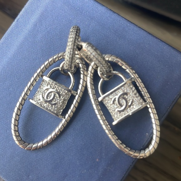 ❌SOLD❌ Luxury 925 Lock Earrings withh tiny Simulated Diamond top hoop part - Picture 5 of 5